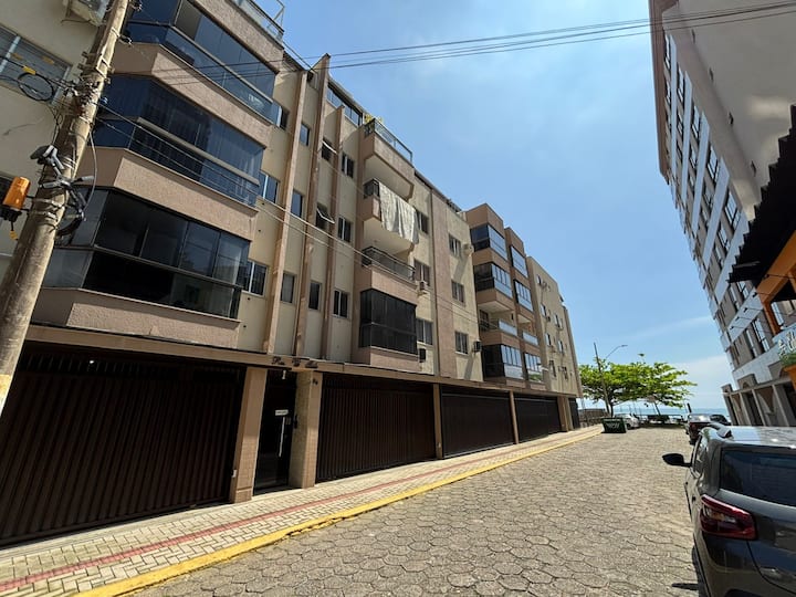 Ap.meia Praia -Rua 259-vista Mar Lateral-3 Quartos - Itapema