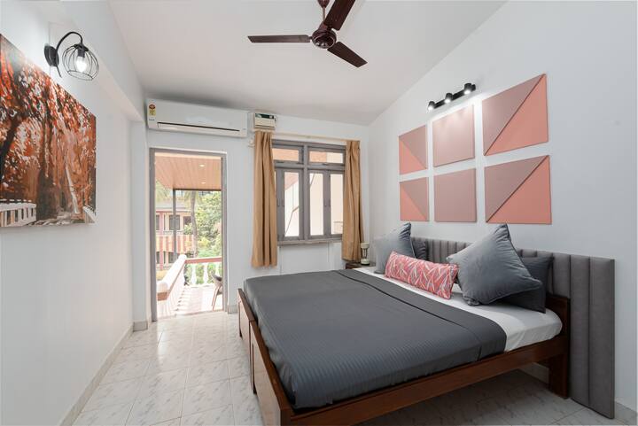 Spacious and luxurious bedroom with modern fittings
