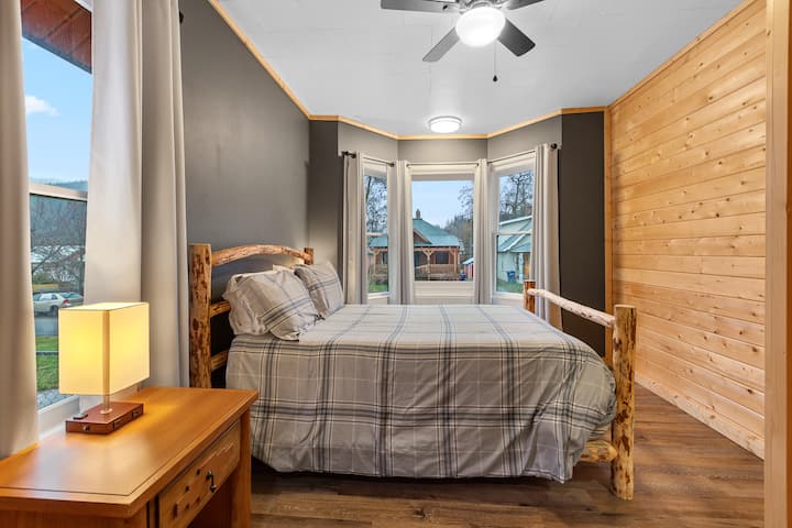 Grande chambre à l'avant.