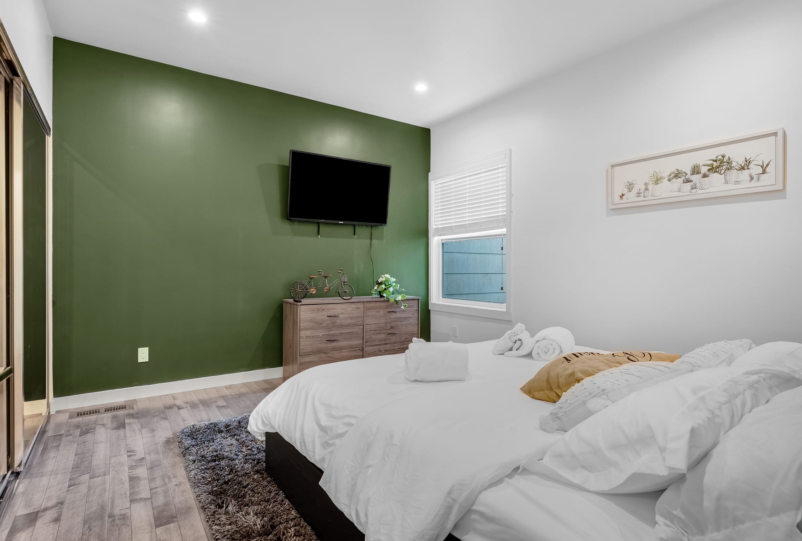 Home in San Francisco · ★5.0 · 3 bedrooms · 3 beds · 2 baths - Image 15