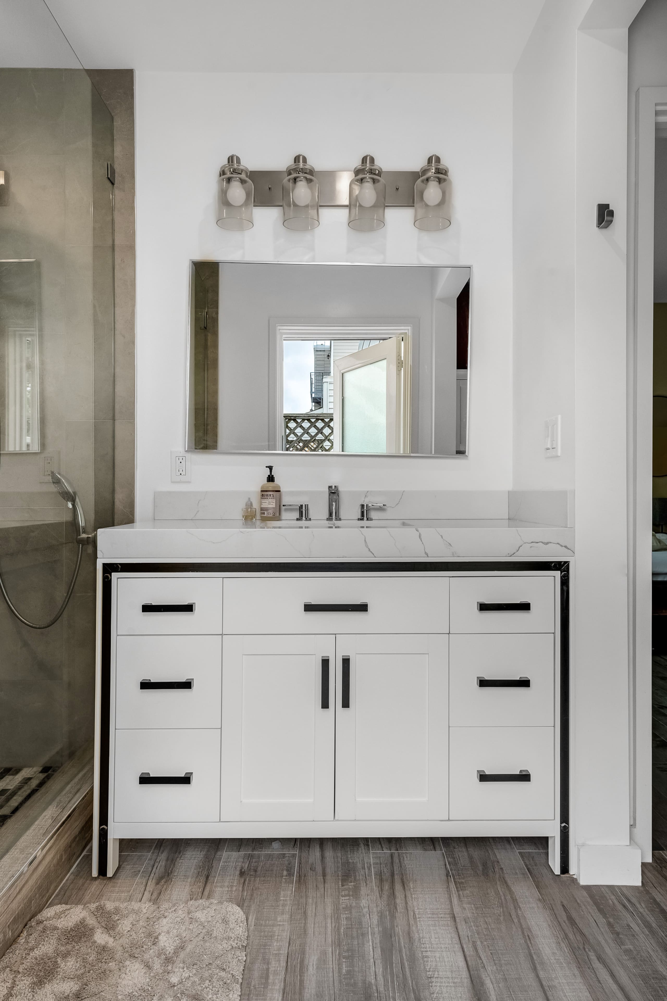 Home in San Francisco · ★5.0 · 3 bedrooms · 3 beds · 2 baths - Image 21