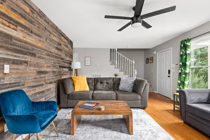 COZY HOME 1 MILE FROM BROADWAY! MUSIC CITY GETAWAY gallery image 4