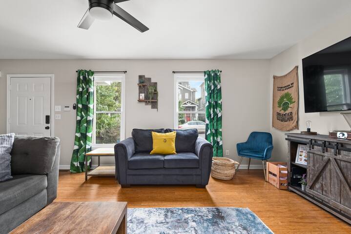 COZY HOME 1 MILE FROM BROADWAY! MUSIC CITY GETAWAY gallery image 3