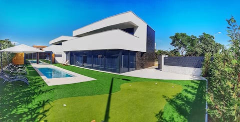 Luxury 5 bedroom Villa AURUS