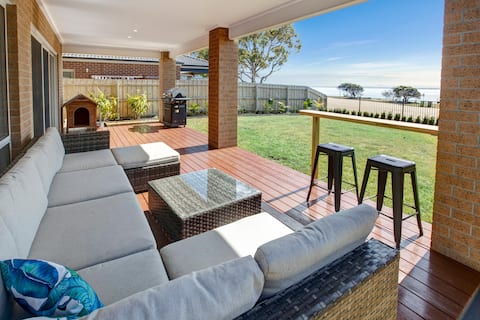 Captains Hideaway - Water views and pet friendly