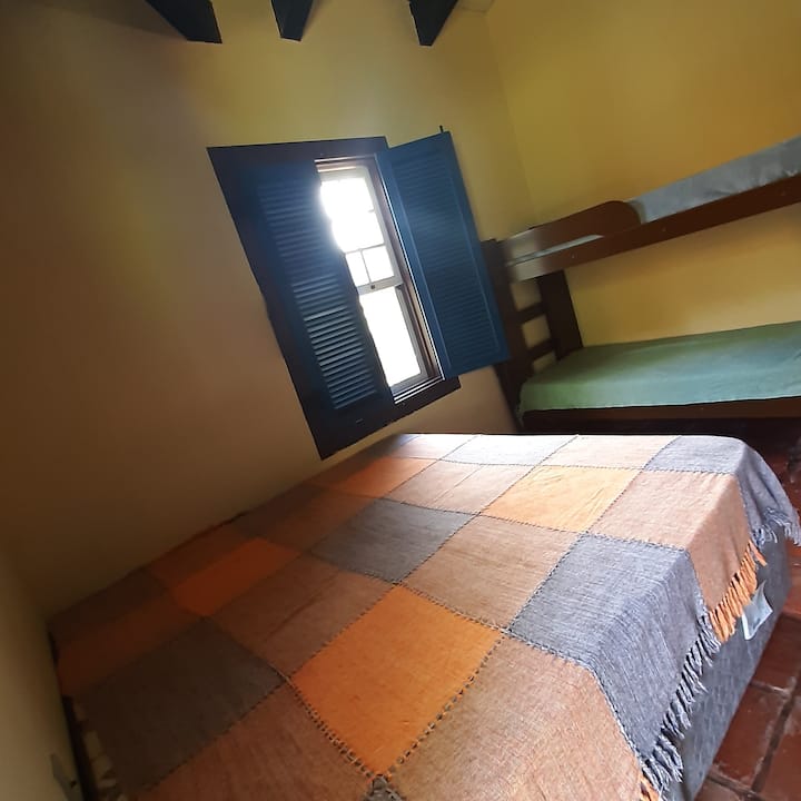 主屋一楼内的卧室