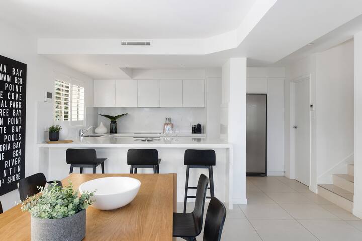 Hastings Park 7: Elegant Noosa Gem by the Beach gallery image 4