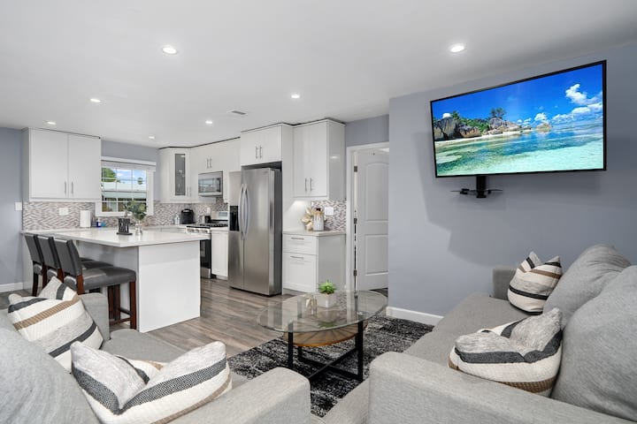 107 Modern Family Comfortable La Home! - San Fernando, CA