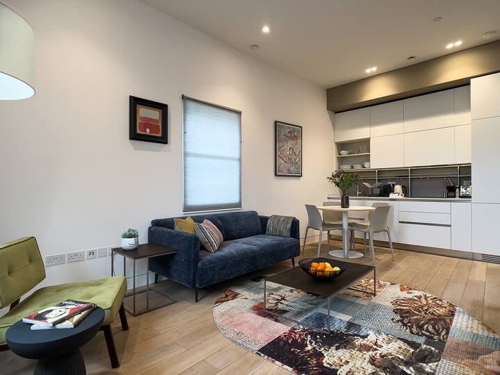 Bright Double Volume, One Bedroom Apartment Camden, London Flats