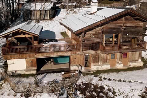 LUXURY CHALET, PRIVATE INDOOR POOL