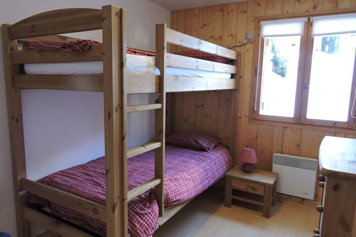 ห้องสองชั้นล่าง