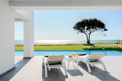 Lux Seafront Villa-Heated Pool-Direct beach access