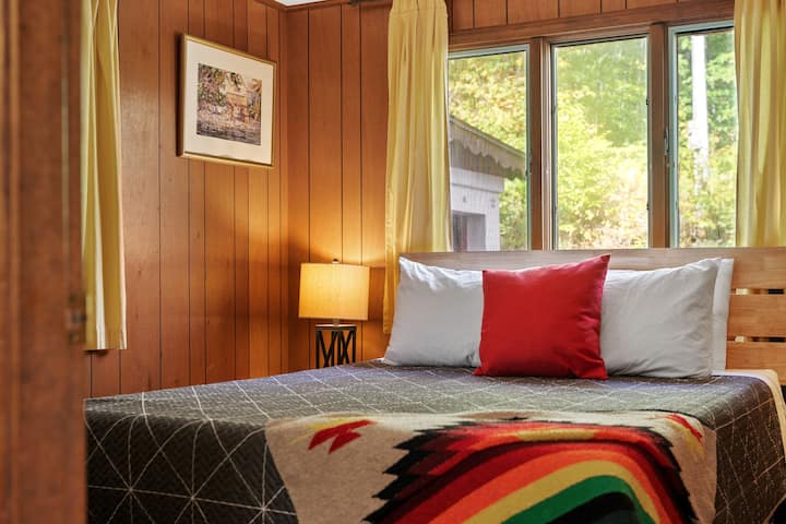 Main Floor Queen Bedroom #1
