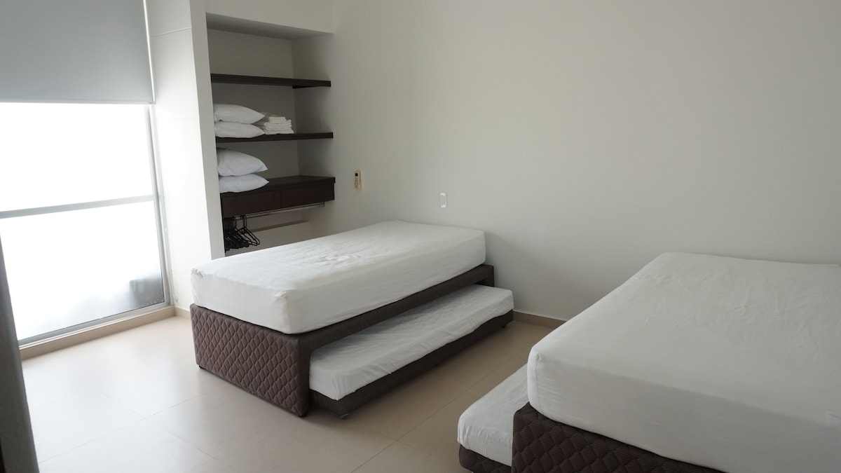 prva soba na prvoj razini
Klima-uređaj u kupaonici s 4 kreveta 
 
