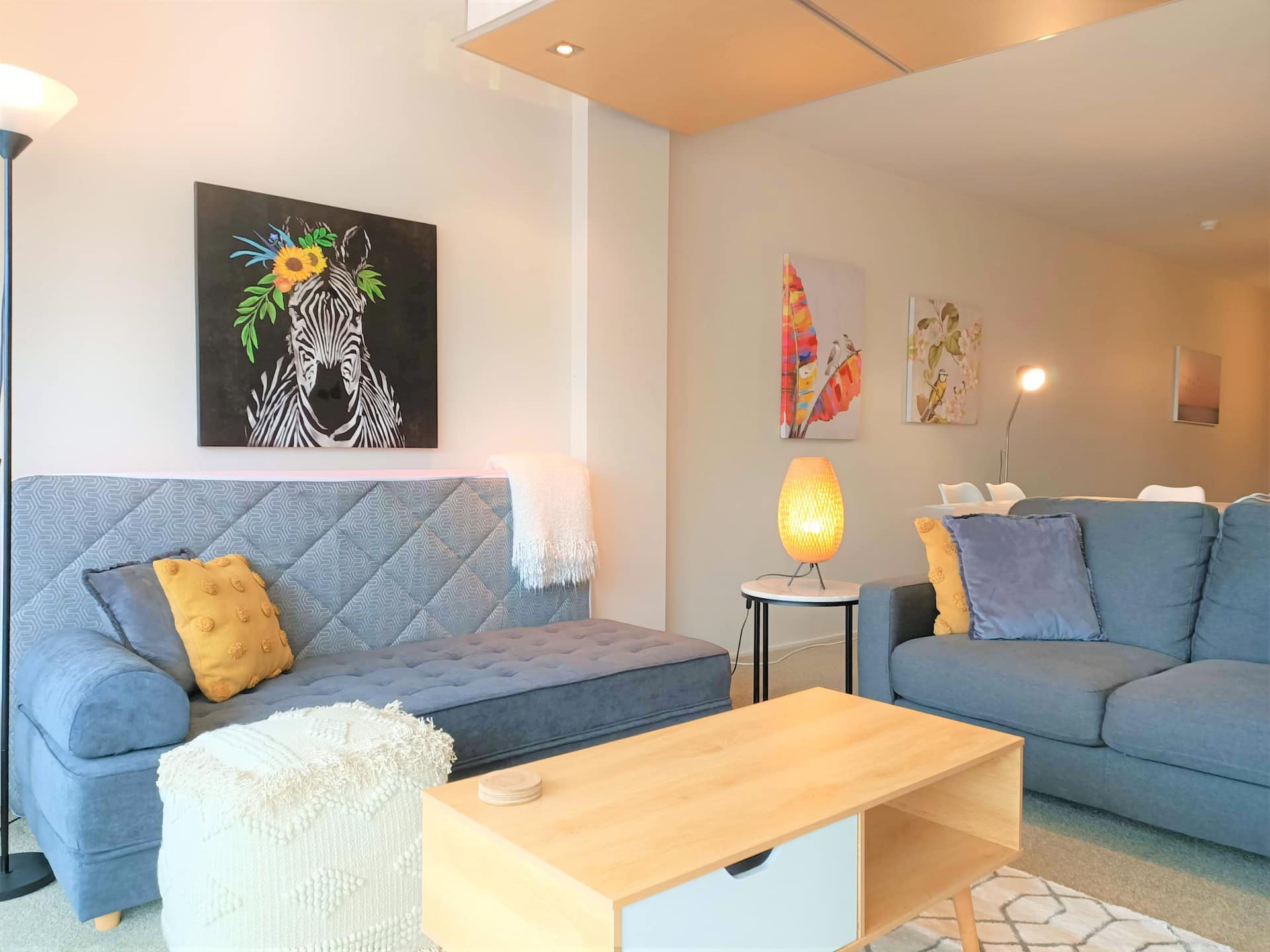 ♥ of the city with balcony, parking + netflix