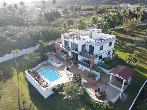 BELLA DUNES
Luxury Oceanfront Home