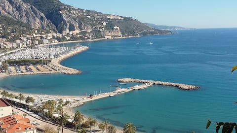 Top performing Airbnb: Menton rental 50 m from the sea in Menton