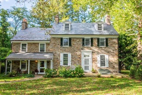 Honey Hollow Farm - Rustic Farm Retreat