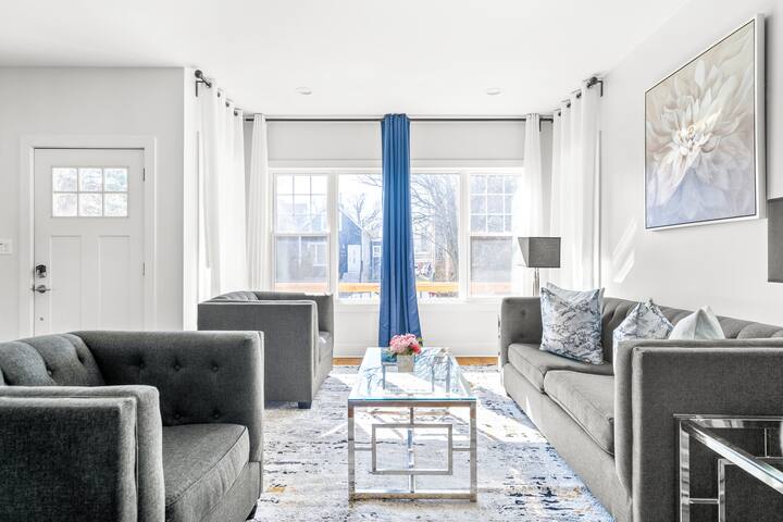 Stunning 6 BR Home * Chicago * Centrally Located gallery image 2