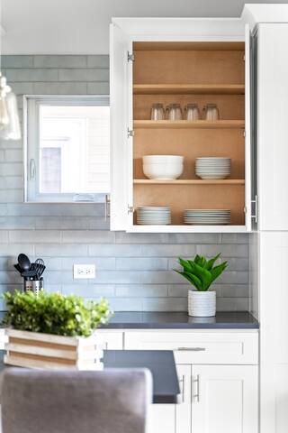 Stunning 6 BR Home * Chicago * Centrally Located gallery image 3