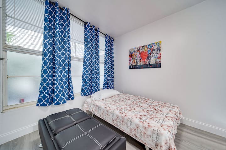 أريكة فوتون التي تتحول إلى سرير لتنام ضيفًا إضافيًا