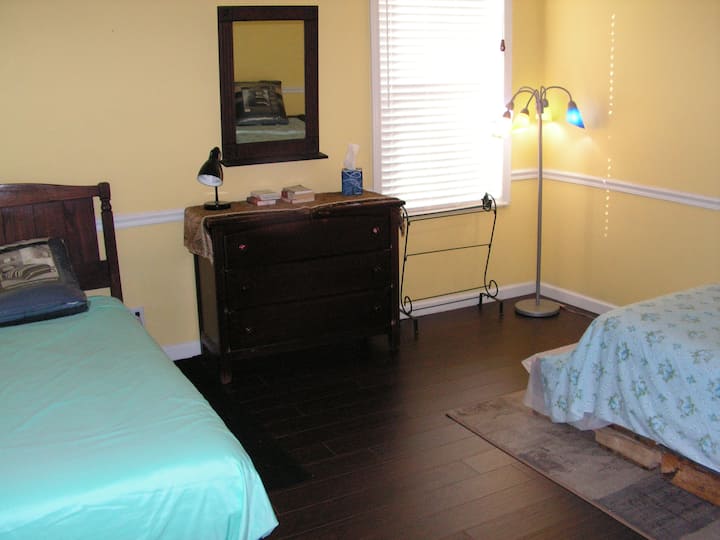 Obrázok druhej spálne s 2 oddelenými posteľami - 1