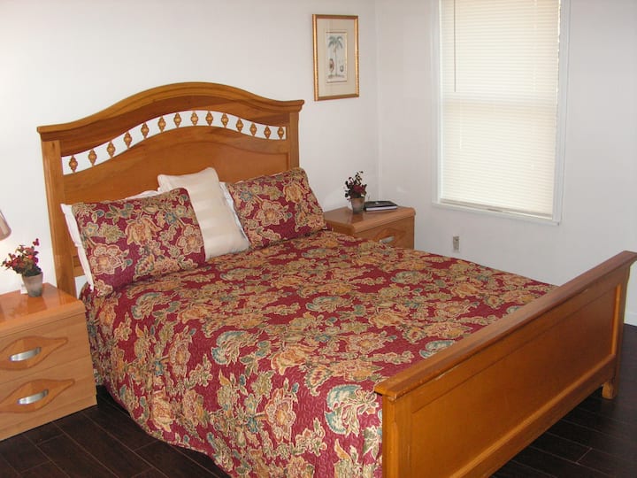 2nd Queen Bedroom Pic - 1