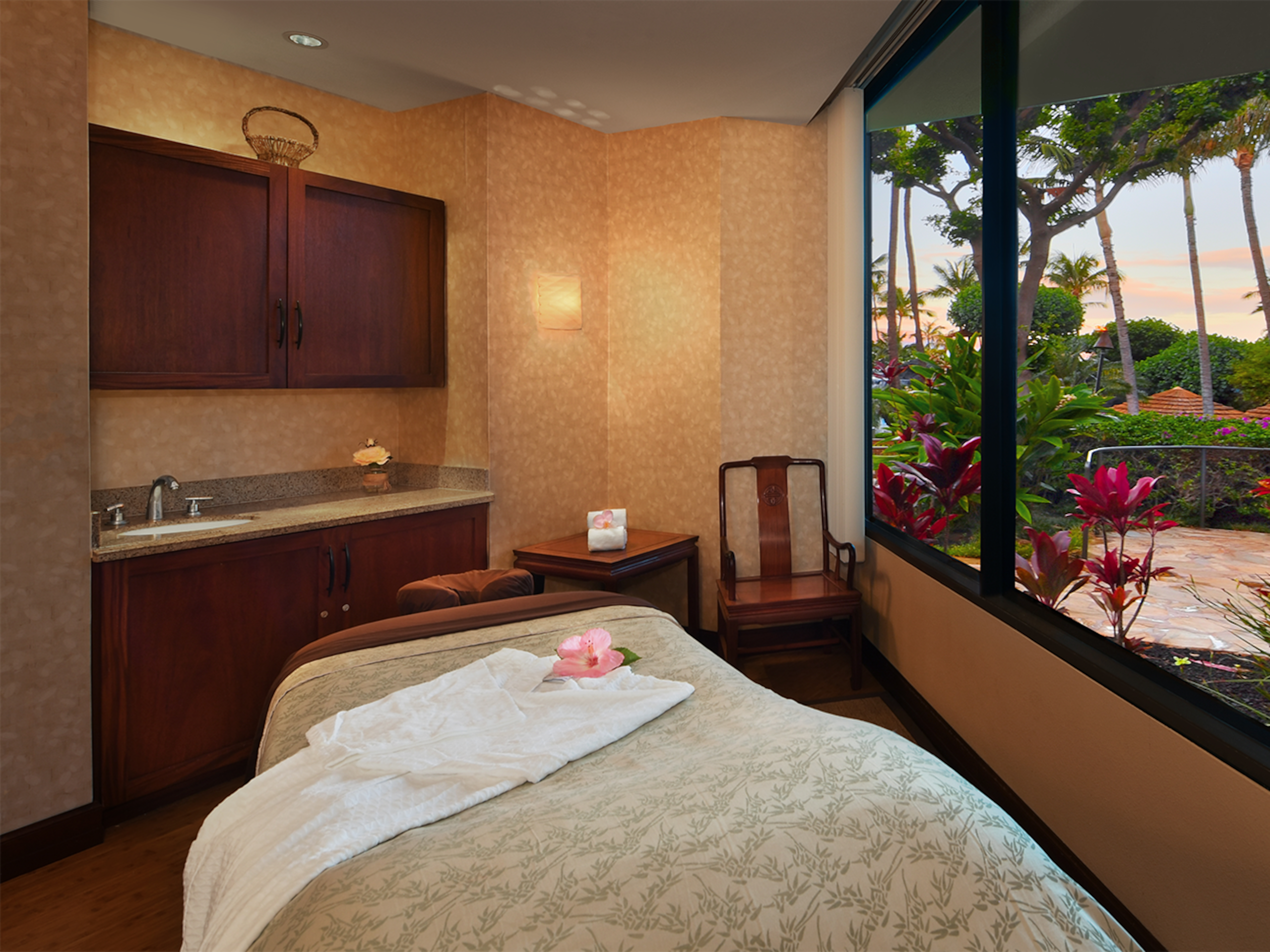 Condo in Lahaina · ★4.67 · 1 bedroom · 2 beds · 1 bath - Image 12