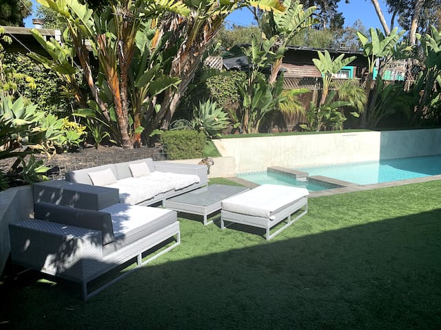 Hill Section spacious 3bd house with pool/spa/yard