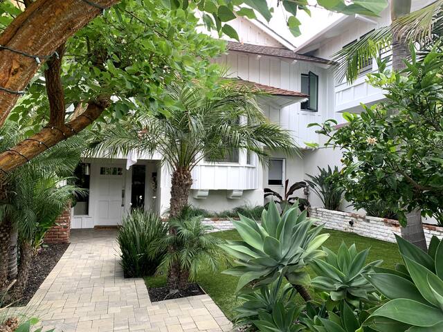 Hill Section spacious 3bd house with pool/spa/yard gallery image 2