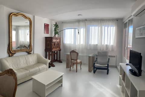 Top Airbnb: Bright, quiet and cozy. Terrace and parking en Arganzuela