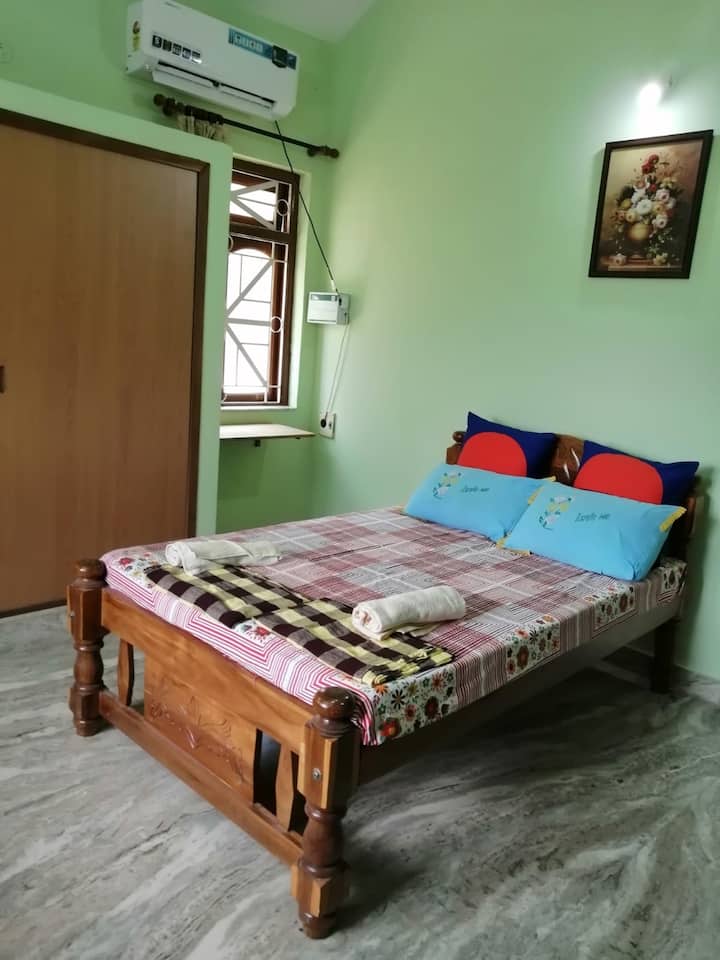 (5th) Bedroom has a Fitted wardrobe, Side mirror, Side balcony, Side table, Iron, Ironing board and AC