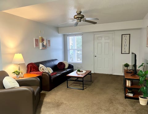 Beautiful Main Level 2-bed 2-bath Close to CMU