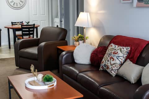 Beautiful Main Level 2-bed 2-bath Close to CMU