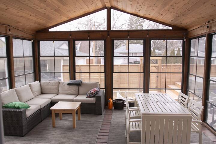 Comfortable, centrally located, quiet neighborhood gallery image 4