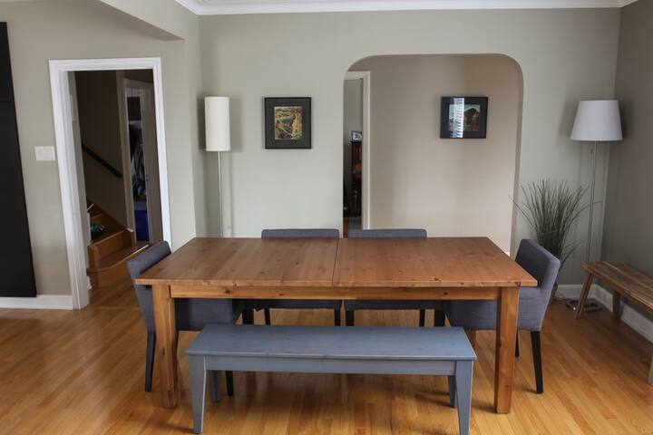 Comfortable, centrally located, quiet neighborhood gallery image 3