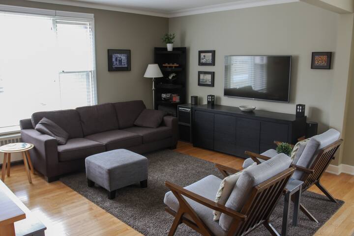 Comfortable, centrally located, quiet neighborhood gallery image 2