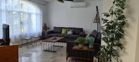 Successful Airbnb property: Playacar I, Condo few steps to 5th ave & the beach in Playacar Fase I