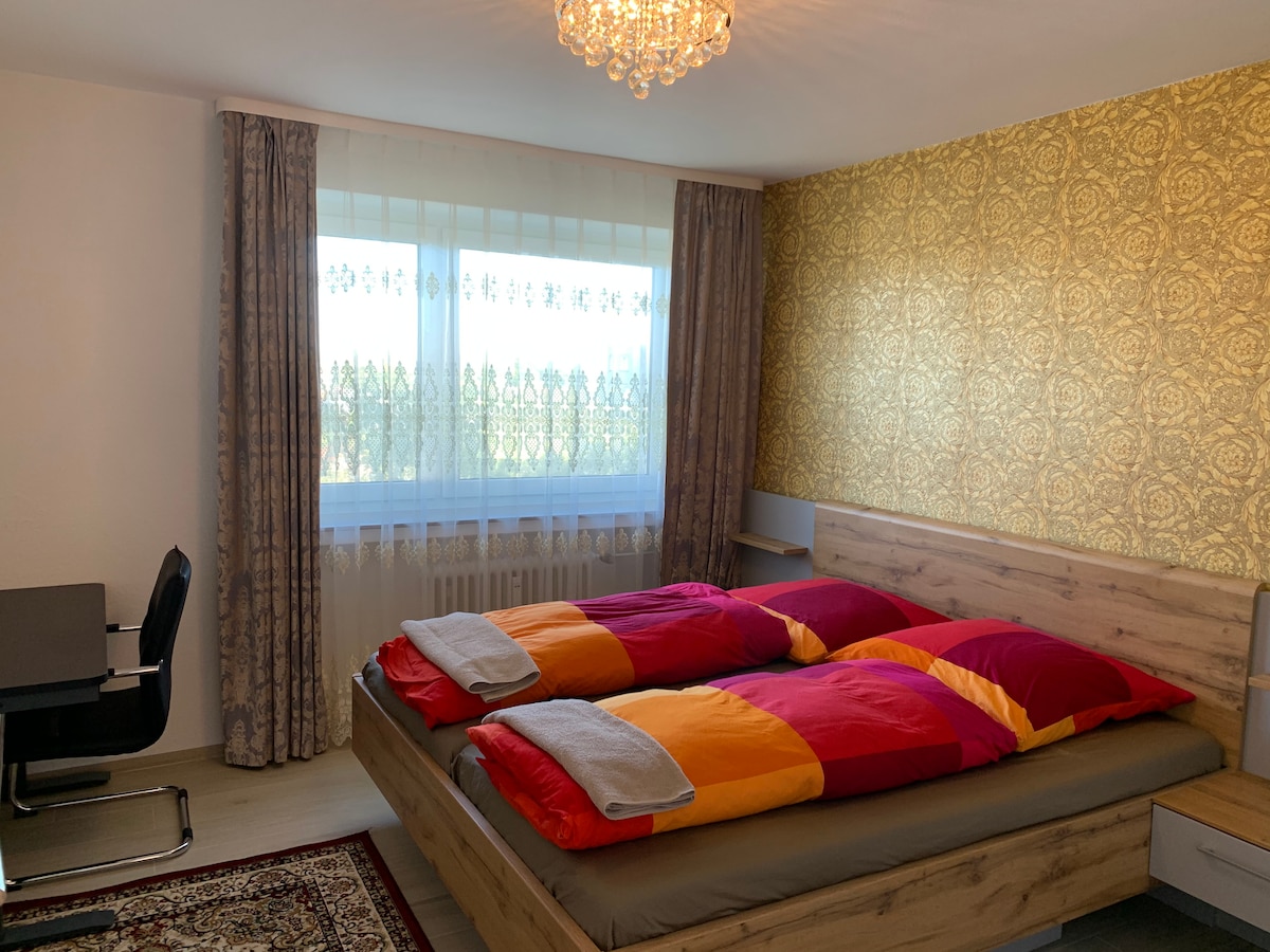 ห้องนอนพร้อมเตียงคู่ขนาด 180x200 ซม.