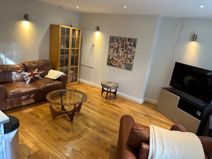 Montpellier 2 Bed Flat With Off Road Parking - Cheltenham