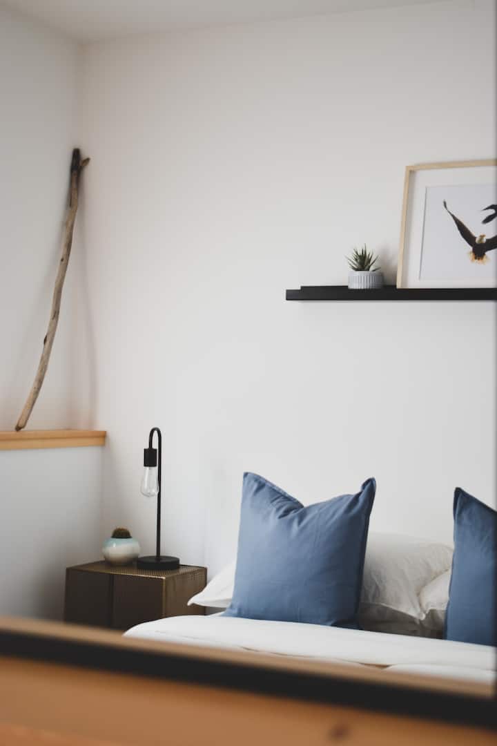 Salal Suite (Weekly discounts & fast wifi) Guest suites for Rent in Ucluelet, British Columbia