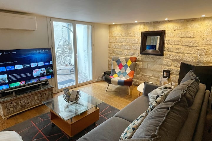 תמונה בסלון עם מזרן חדש עם גג נפתח 160 x 200 ס"מ בעובי 18 ס"מ 