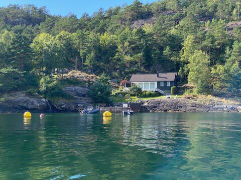 Holiday paradise on Randøy with its own pier!