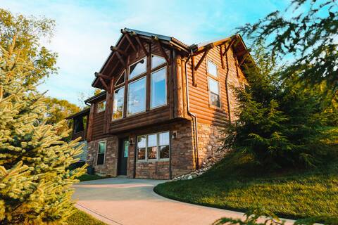 Luxury Cabin Hot Tub Kitchen Living Room Sleeps 6