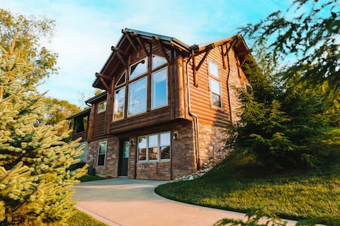 Luxury Cabin Hot Tub Kitchen Living Room Sleeps 6