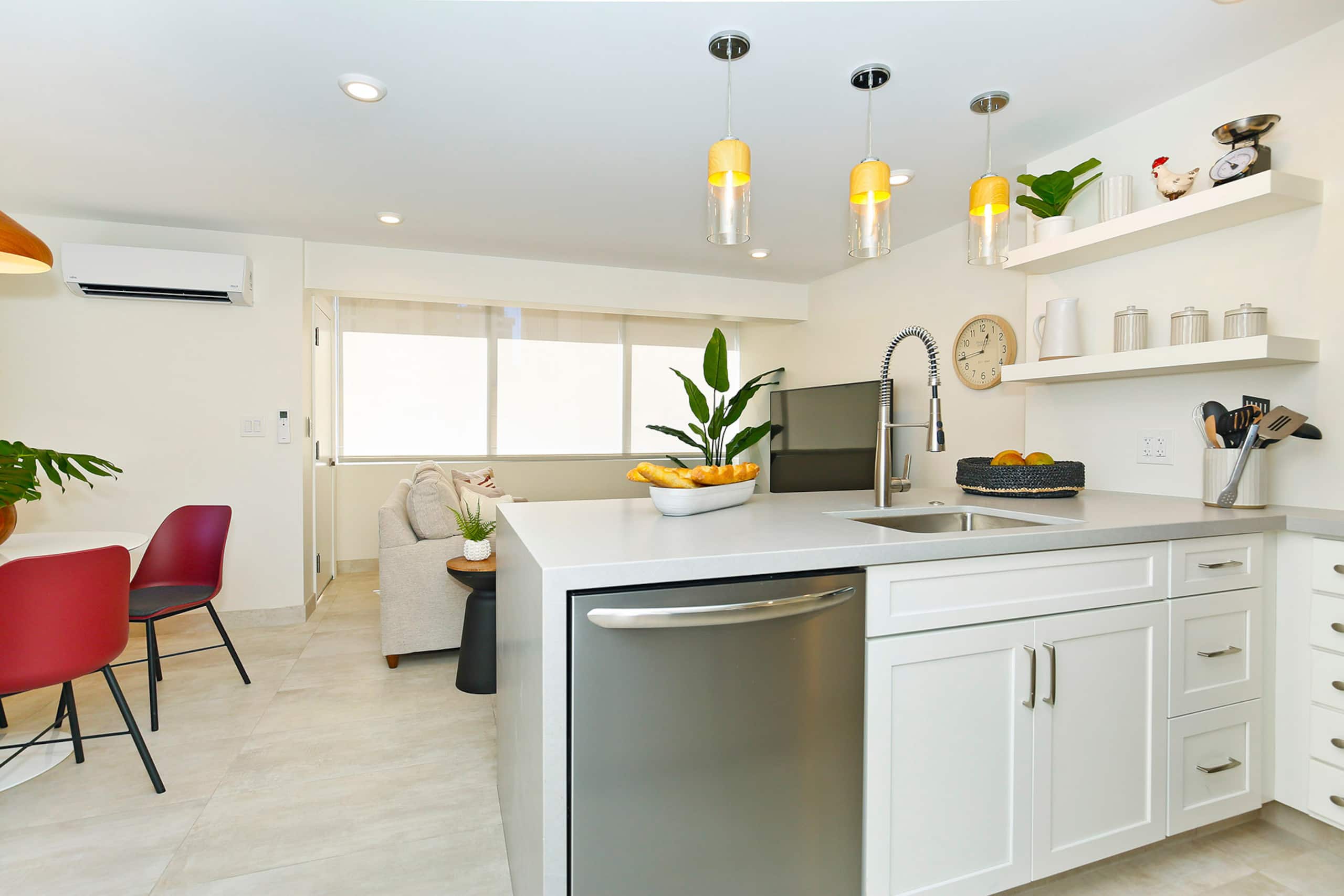 Condo in Honolulu · ★4.74 · 2 bedrooms · 3 beds · 1 bath - Image 1