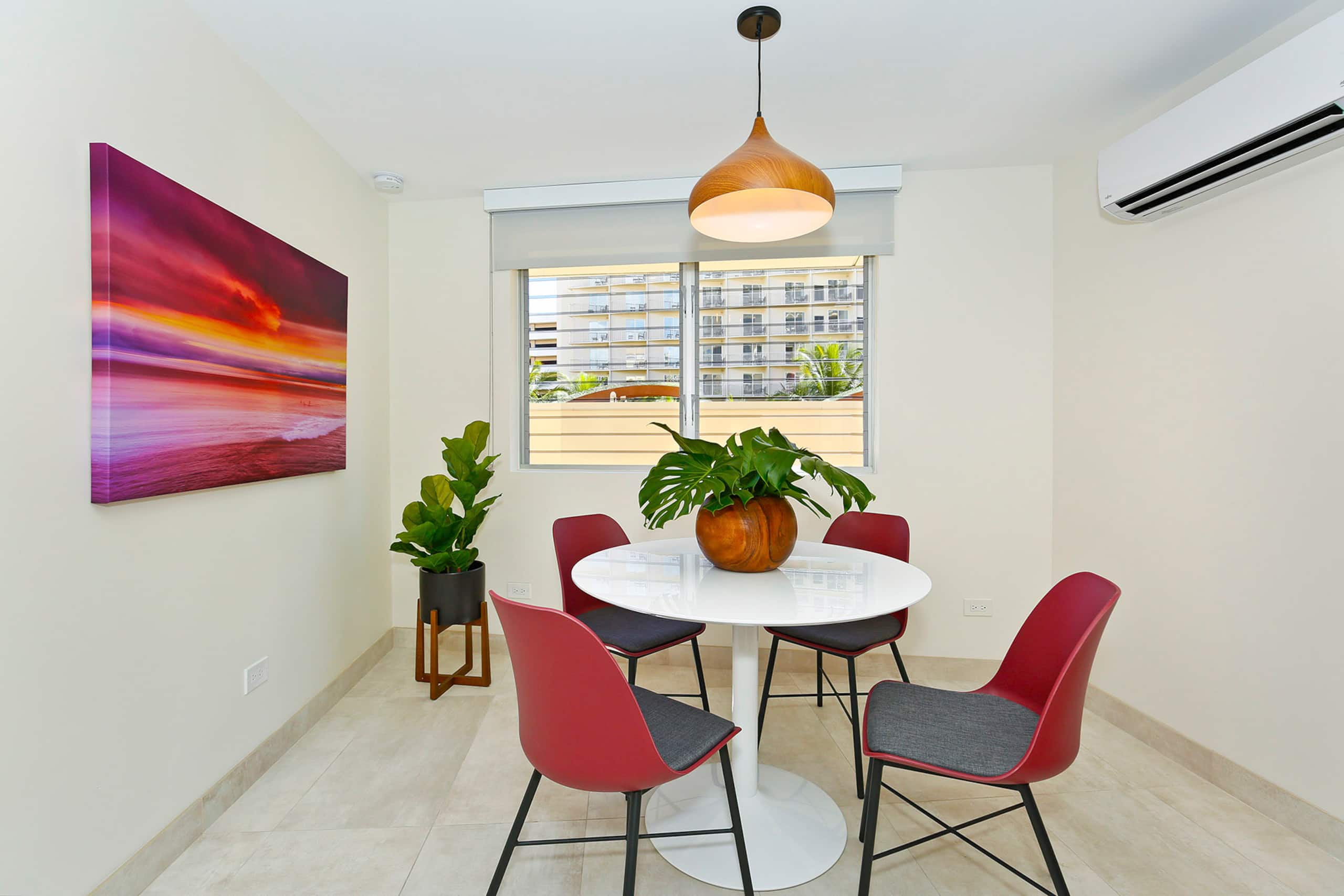 Condo in Honolulu · ★4.74 · 2 bedrooms · 3 beds · 1 bath - Image 3