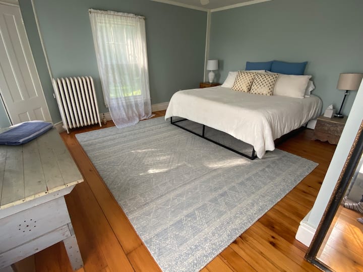 In cold months be sure to keep doors open to the upstairs so heat from woodstove can enter. If not using upstairs bedrooms, close doors to stairwell. 