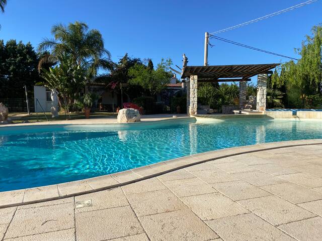 Beautiful Private Villa with large Pool & Gardens gallery image 3