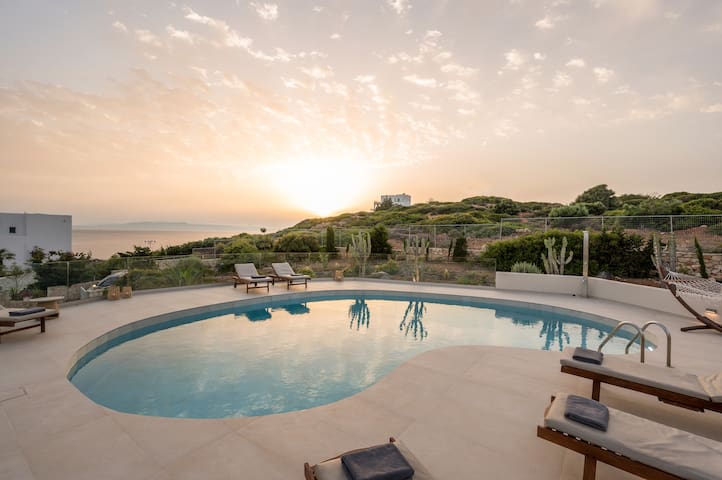 Seaview Villa Ormos, Heated Pool, Sea & Sun Villas